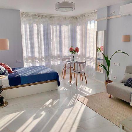 Elegant Studio With Pool And Seaview Τορρεμολίνος Εξωτερικό φωτογραφία