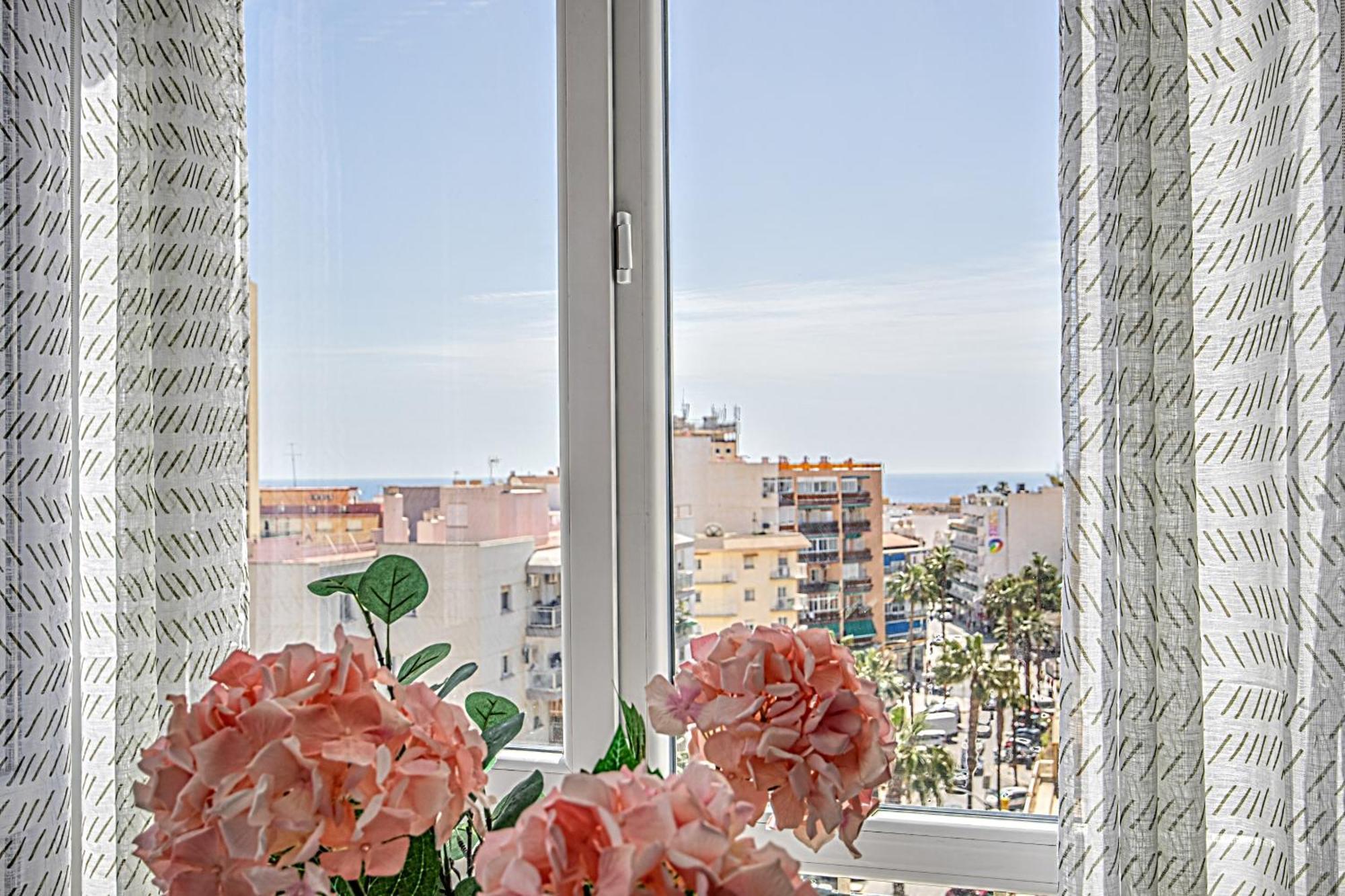 Elegant Studio With Pool And Seaview Τορρεμολίνος Εξωτερικό φωτογραφία